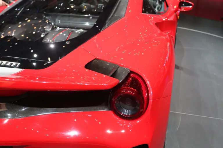 Ferrari 488 Pista (live) - Salone di Ginevra 2018 - 21