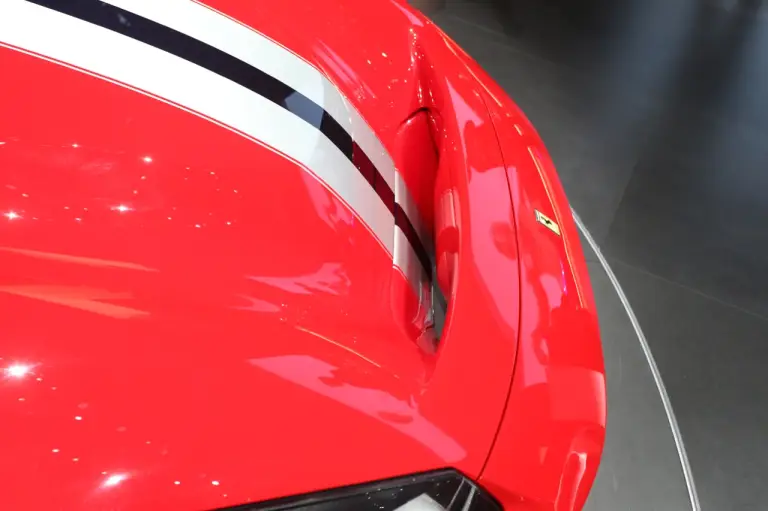 Ferrari 488 Pista (live) - Salone di Ginevra 2018 - 30
