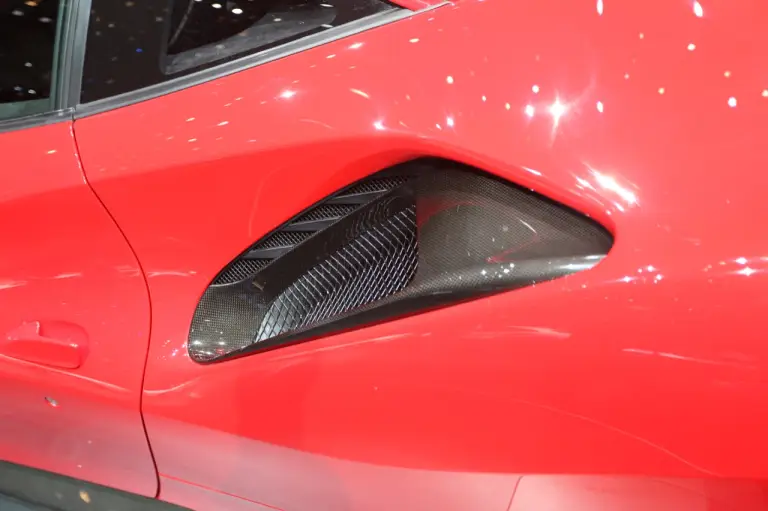 Ferrari 488 Pista (live) - Salone di Ginevra 2018 - 31
