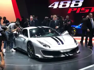 Ferrari 488 Pista - Salone di Ginevra 2018 - 13