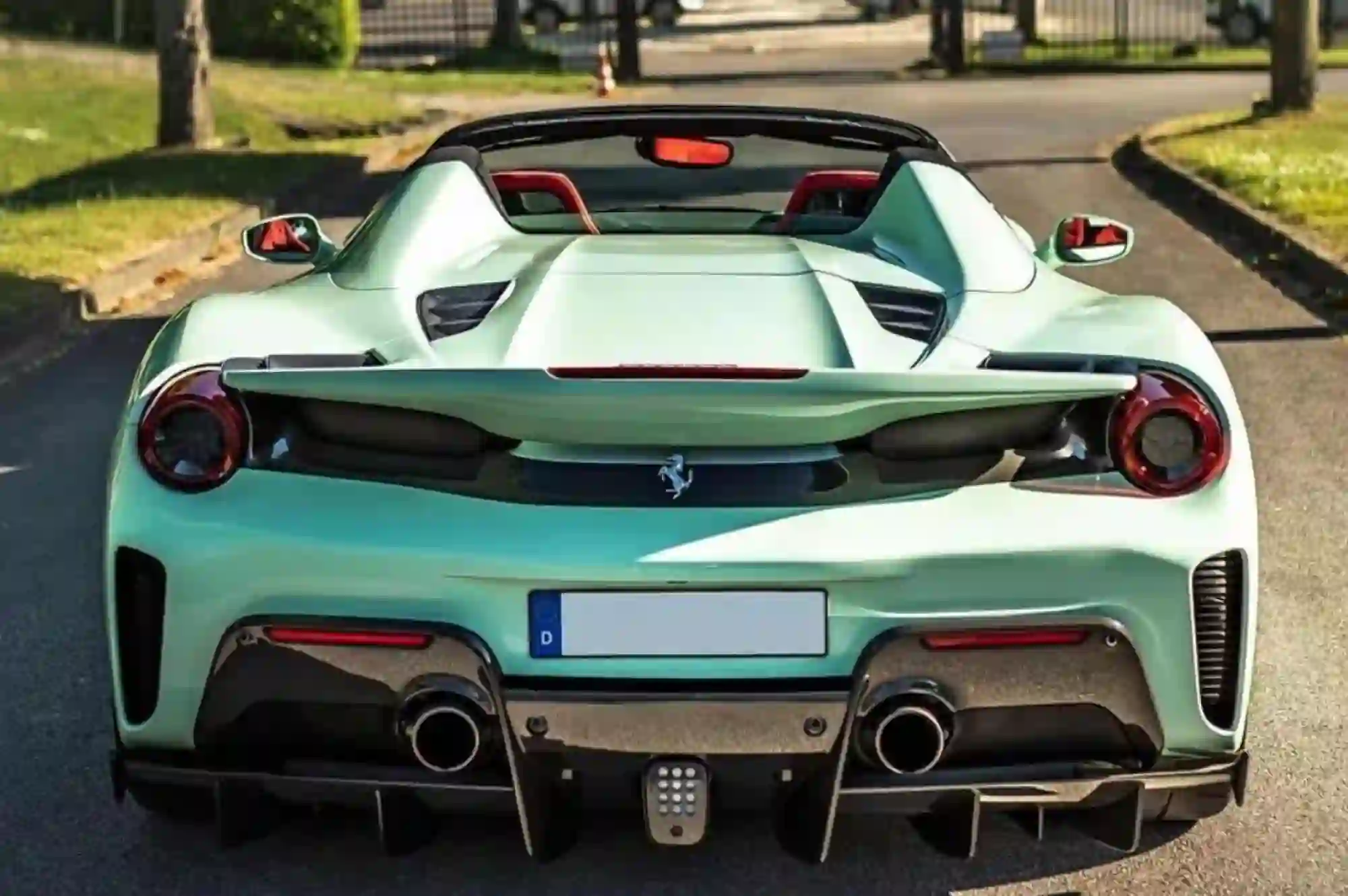 Ferrari 488 Pista Spider ispirata alla 250 GTO di Stirling Moss - 4