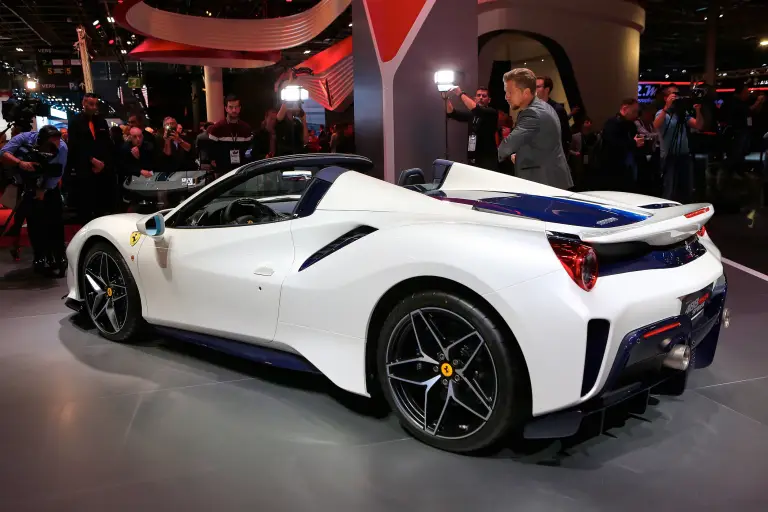 Ferrari 488 Pista Spider - Salone di Parigi 2018 - 7