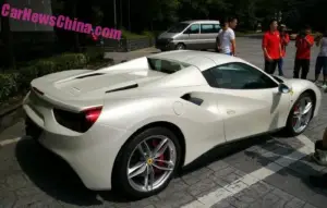 Ferrari 488 Spider in bianco perla - 1