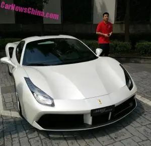Ferrari 488 Spider in bianco perla - 2
