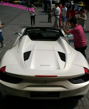 Ferrari 488 Spider in bianco perla - 3