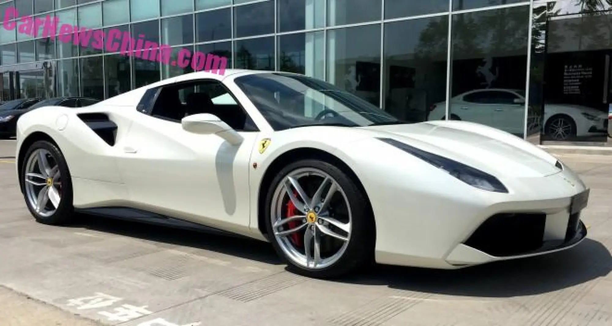 Ferrari 488 Spider in bianco perla - 7