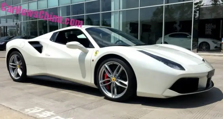 Ferrari 488 Spider in bianco perla - 7