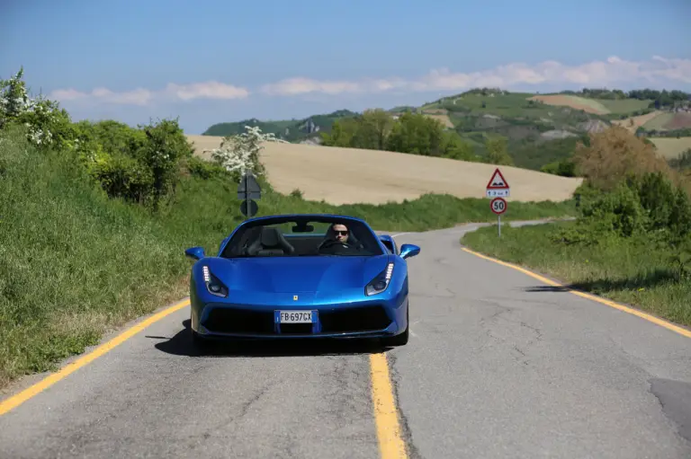 Ferrari 488 Spider - Prova su strada 2016 - 32