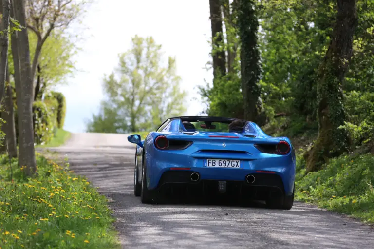 Ferrari 488 Spider - Prova su strada 2016 - 60