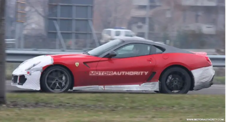 Ferrari 599 GTO - Foto spia 23 febbraio 2010 - 3