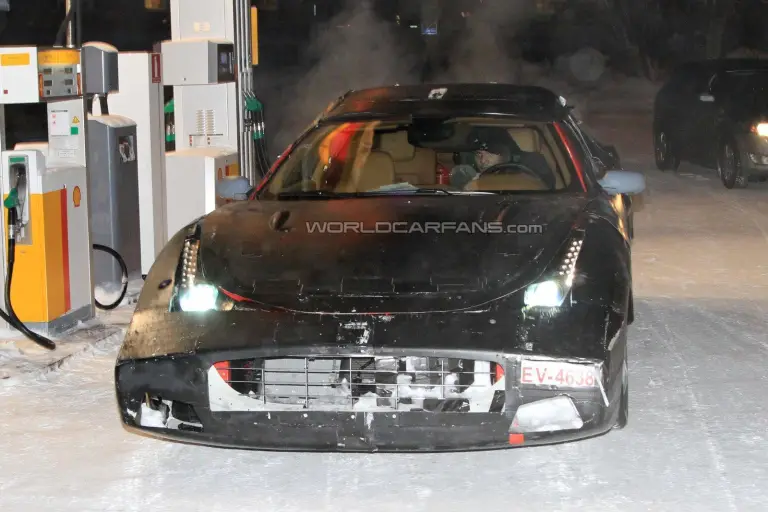 Ferrari 612 Shooting Brake - Foto spia 19-01-2011 - 9