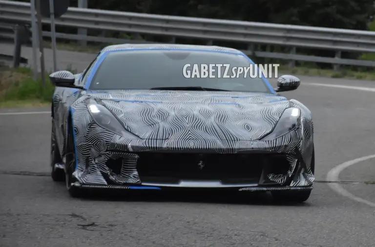 Ferrari 812 Competizione - Foto Spia Walter Vayr - 1