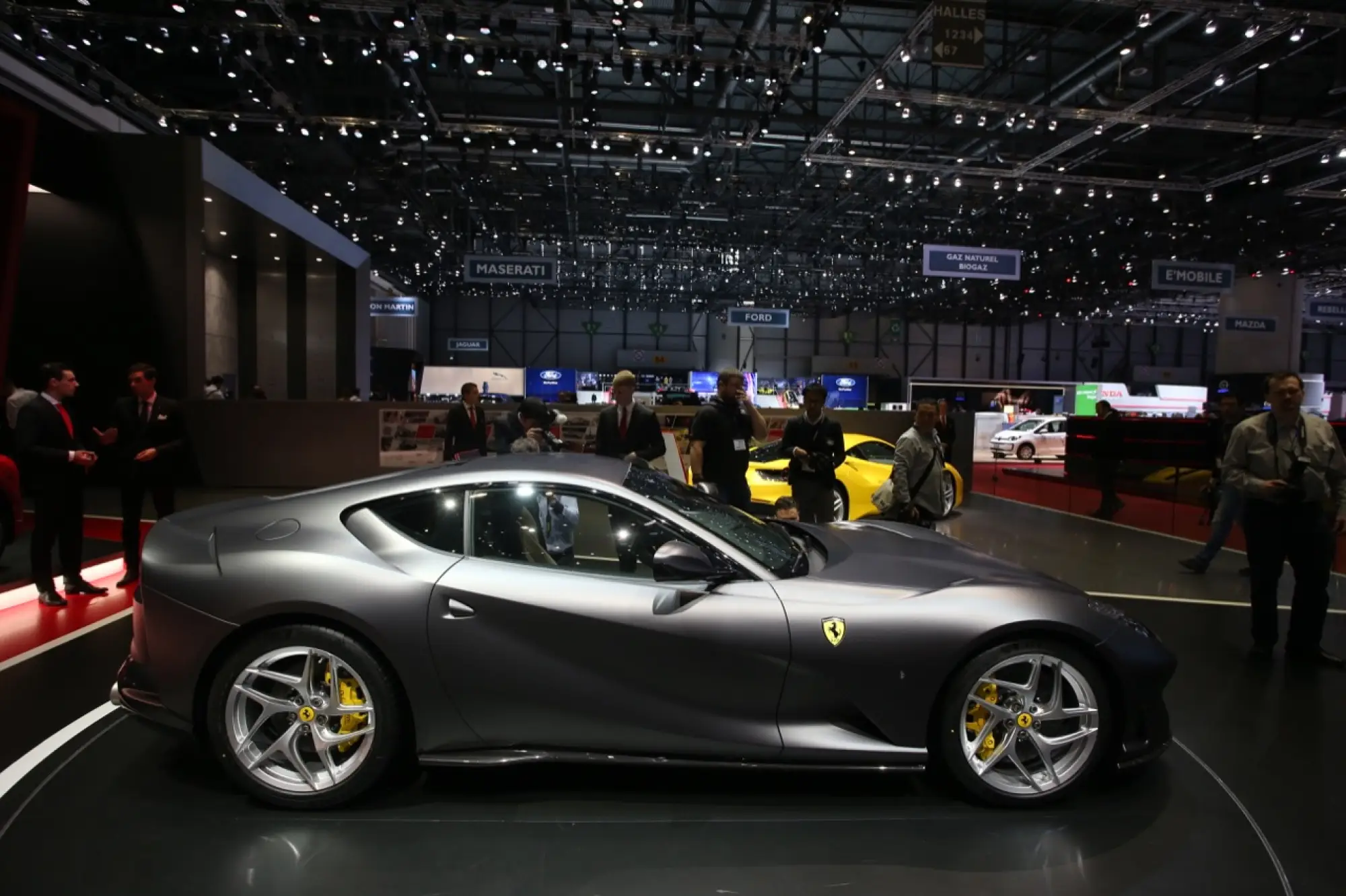 Ferrari 812 Superfast FOTO LIVE - Salone di Ginevra 2017  - 7