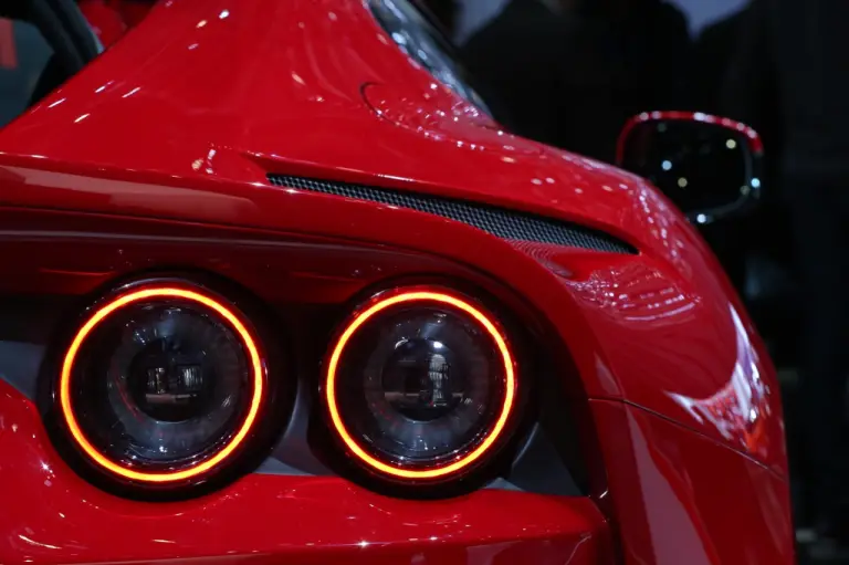 Ferrari 812 Superfast FOTO LIVE - Salone di Ginevra 2017  - 33