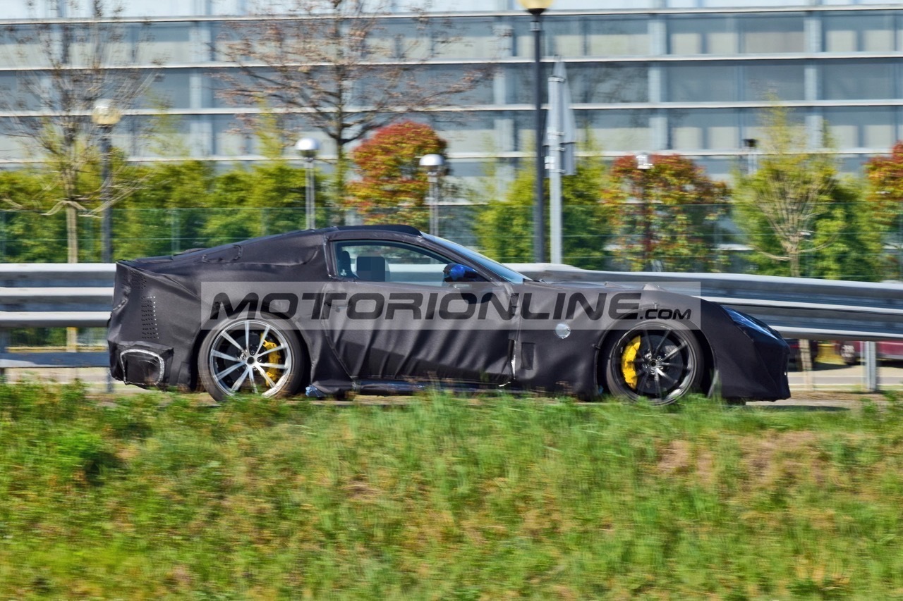 Ferrari 812 Versione Speciale - Foto spia 23-3-2021