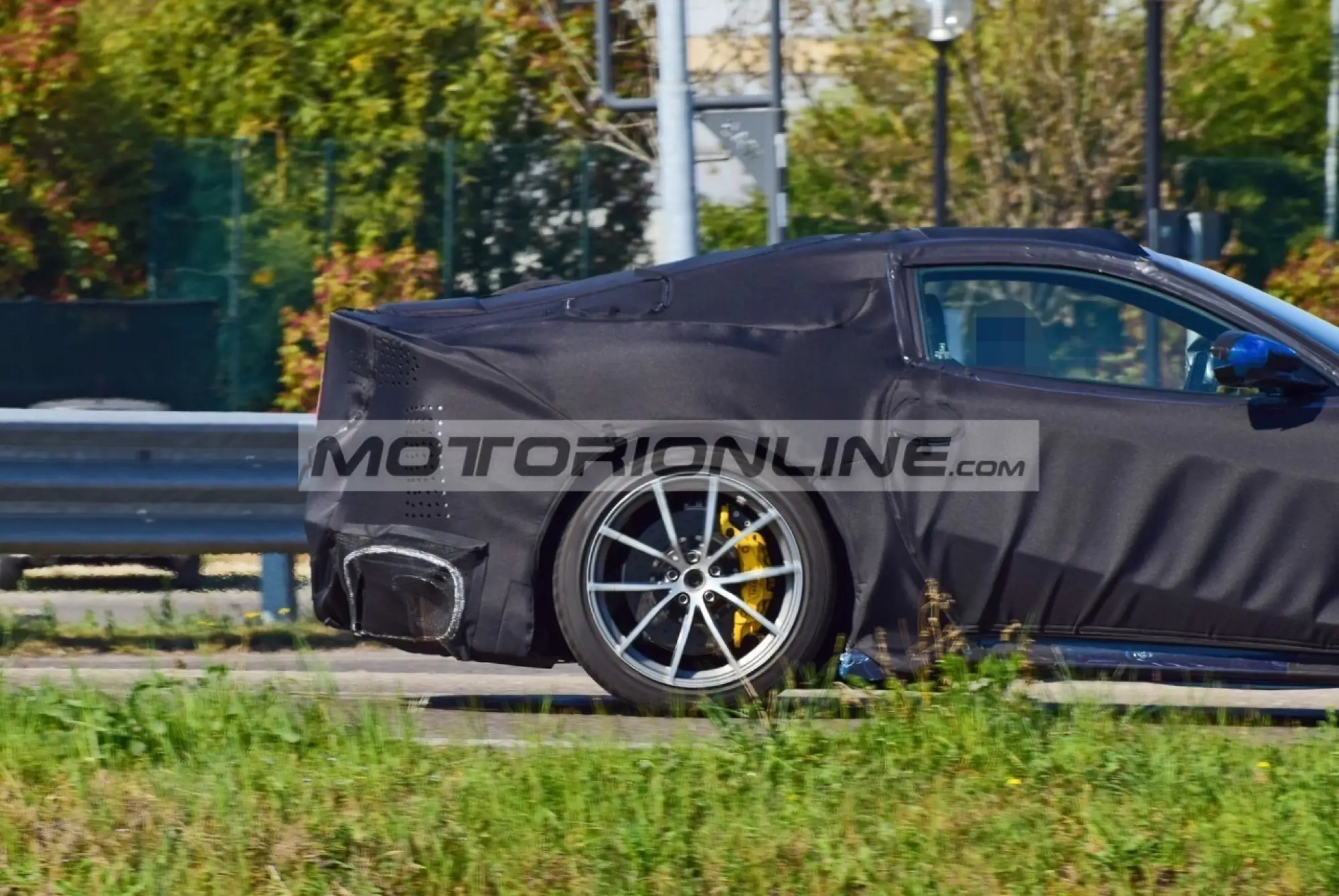 Ferrari 812 Versione Speciale - Foto spia 23-3-2021 - 5