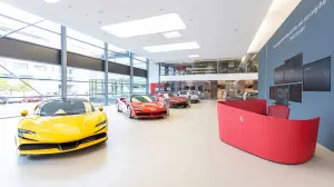 Ferrari concessionaria Modena Cars Ginevra - Foto