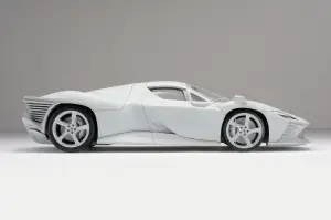 Ferrari Daytona SP3 1:8 by Amalgam - Foto