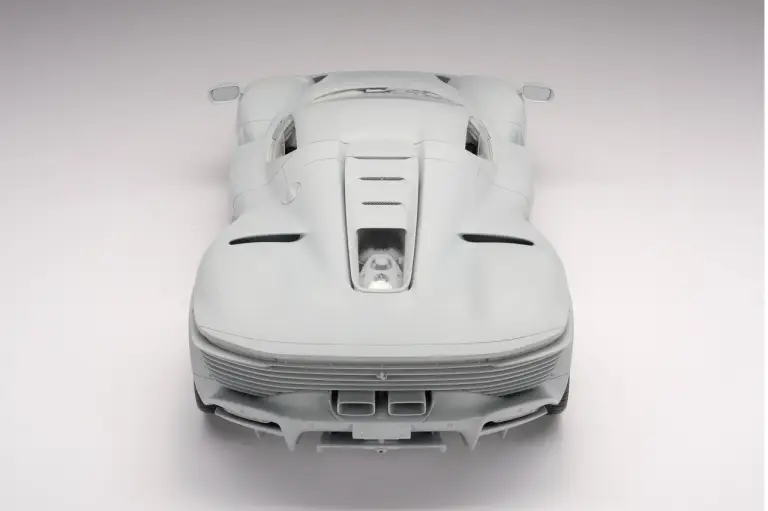 Ferrari Daytona SP3 1:8 by Amalgam - Foto - 7