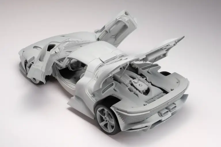 Ferrari Daytona SP3 1:8 by Amalgam - Foto - 6