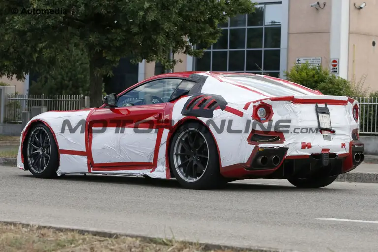 Ferrari F12 GTO - Foto spia 18-08-2015 - 7