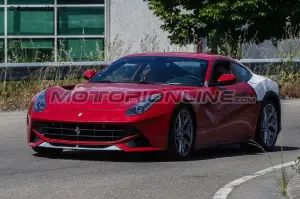 Ferrari F12 M - Foto spia 04-06-2015 - 1