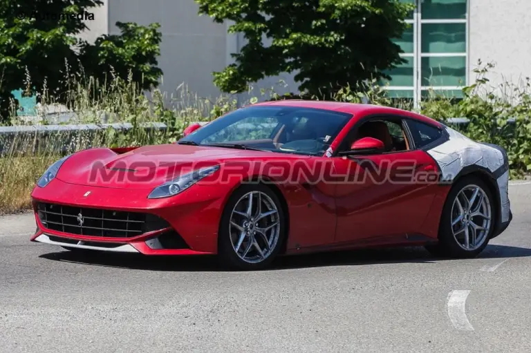 Ferrari F12 M - Foto spia 04-06-2015 - 3