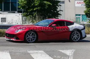 Ferrari F12 M - Foto spia 04-06-2015