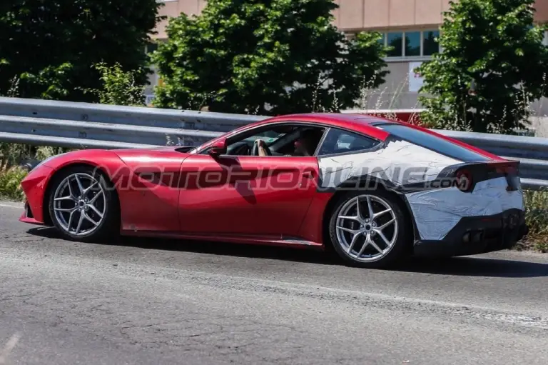 Ferrari F12 M - Foto spia 04-06-2015 - 6