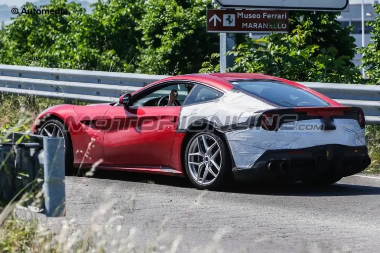 Ferrari F12 M - Foto spia 04-06-2015 - 8