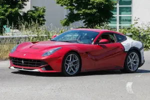 Ferrari F12 M - foto spia (giugno 2015)