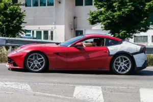 Ferrari F12 M - foto spia (giugno 2015)