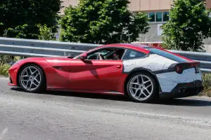 Ferrari F12 M - foto spia (giugno 2015)