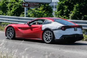 Ferrari F12 M - foto spia (giugno 2015)