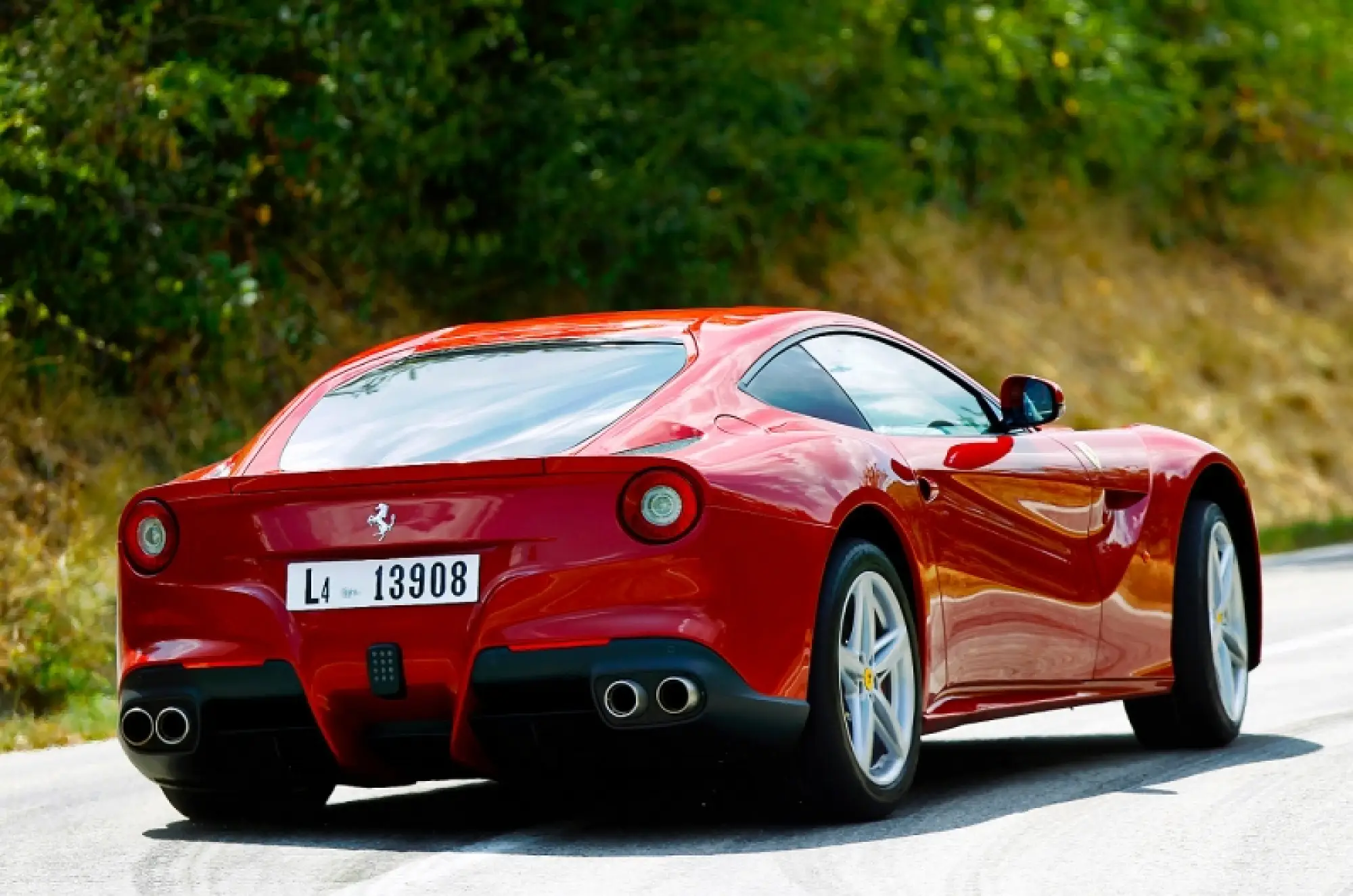 Ferrari F12berlinetta nuove immagini - 2