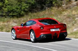 Ferrari F12berlinetta nuove immagini