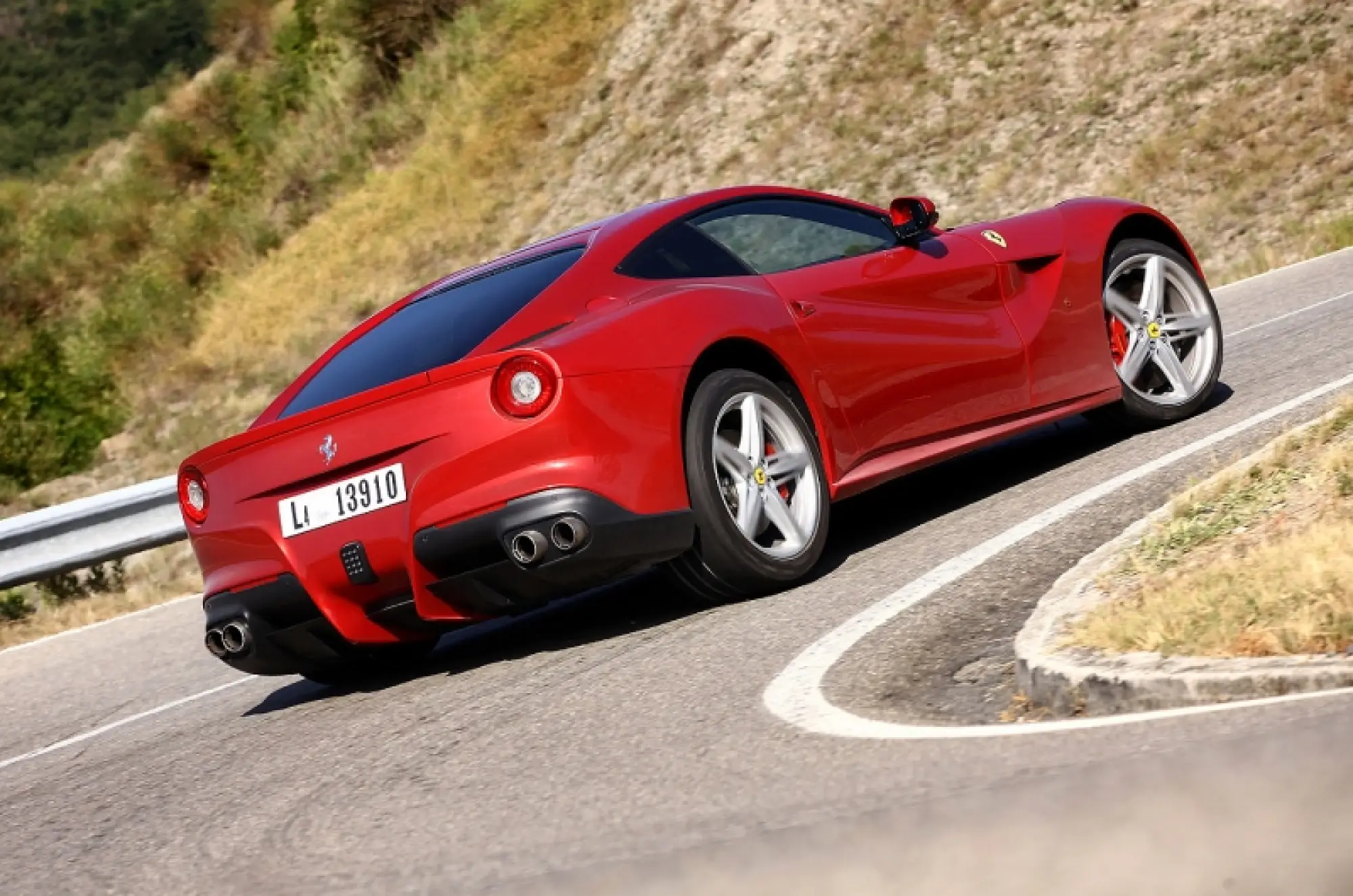 Ferrari F12berlinetta nuove immagini - 4