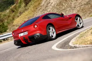 Ferrari F12berlinetta nuove immagini