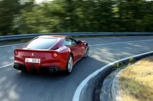 Ferrari F12berlinetta nuove immagini