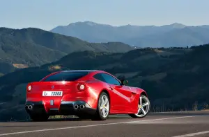 Ferrari F12berlinetta nuove immagini