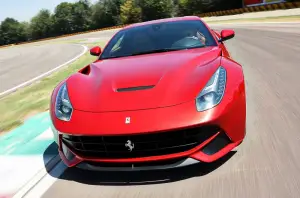 Ferrari F12berlinetta nuove immagini - 1