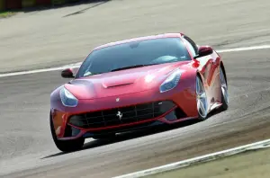 Ferrari F12berlinetta nuove immagini - 12