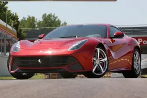 Ferrari F12berlinetta nuove immagini