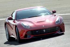 Ferrari F12berlinetta nuove immagini