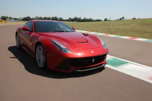 Ferrari F12berlinetta nuove immagini - 27