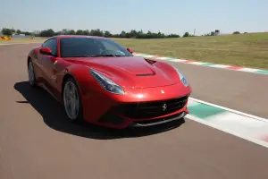 Ferrari F12berlinetta nuove immagini