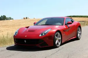 Ferrari F12berlinetta nuove immagini