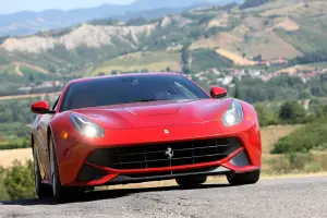 Ferrari F12berlinetta nuove immagini