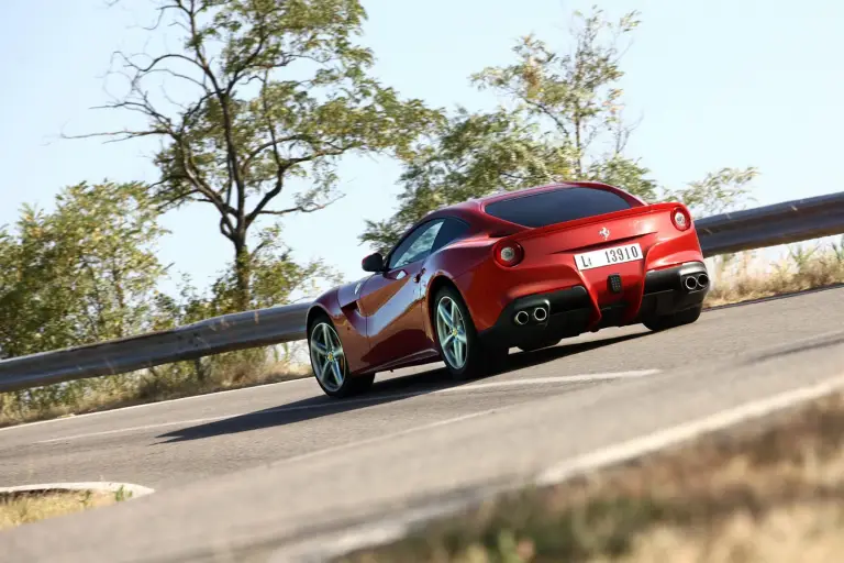 Ferrari F12berlinetta nuove immagini - 30