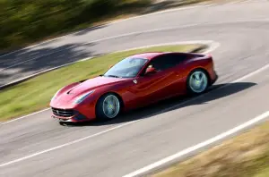 Ferrari F12berlinetta nuove immagini